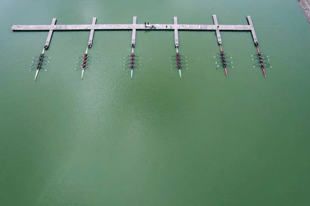 雷火电竞充值-赛艇比赛热度不减，观众沸腾