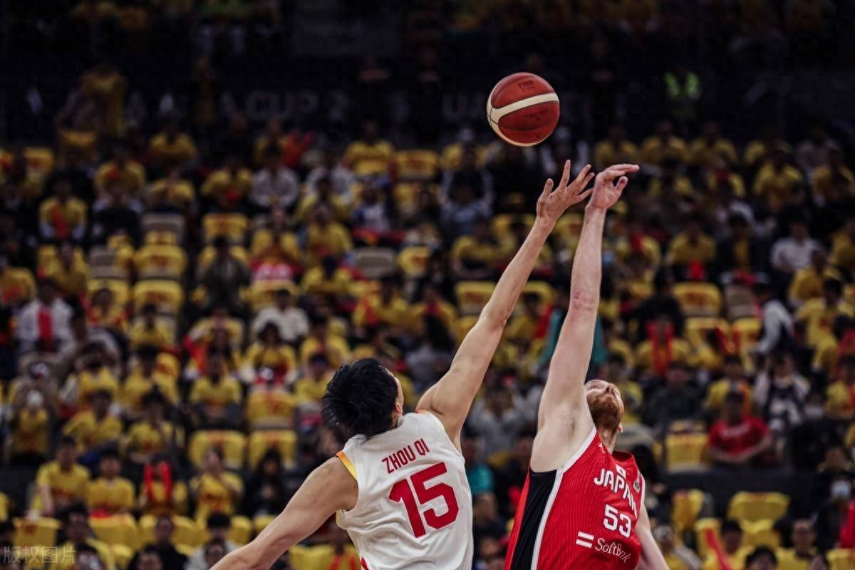雷火电竞合作-日本篮球明星赛人气爆棚球迷热情高涨的简单介绍