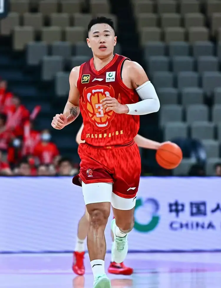 雷火电竞简介-深圳队球员伤愈回归让球迷打气接下来挑战可期的简单介绍