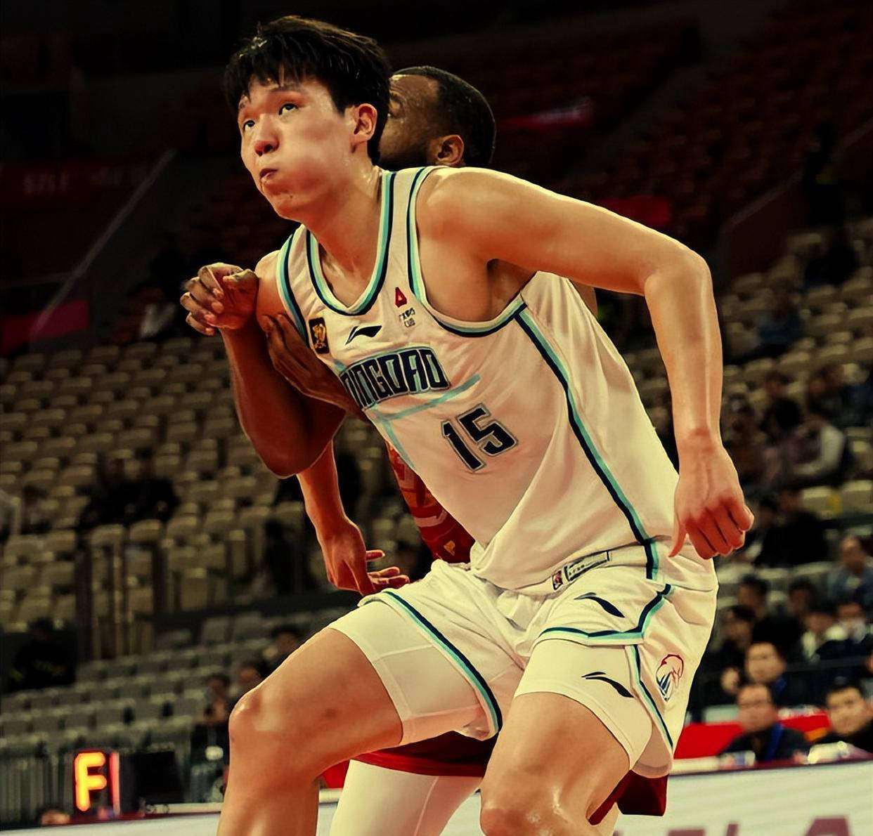 外援球员表现抢眼，CBA联赛竞争激烈