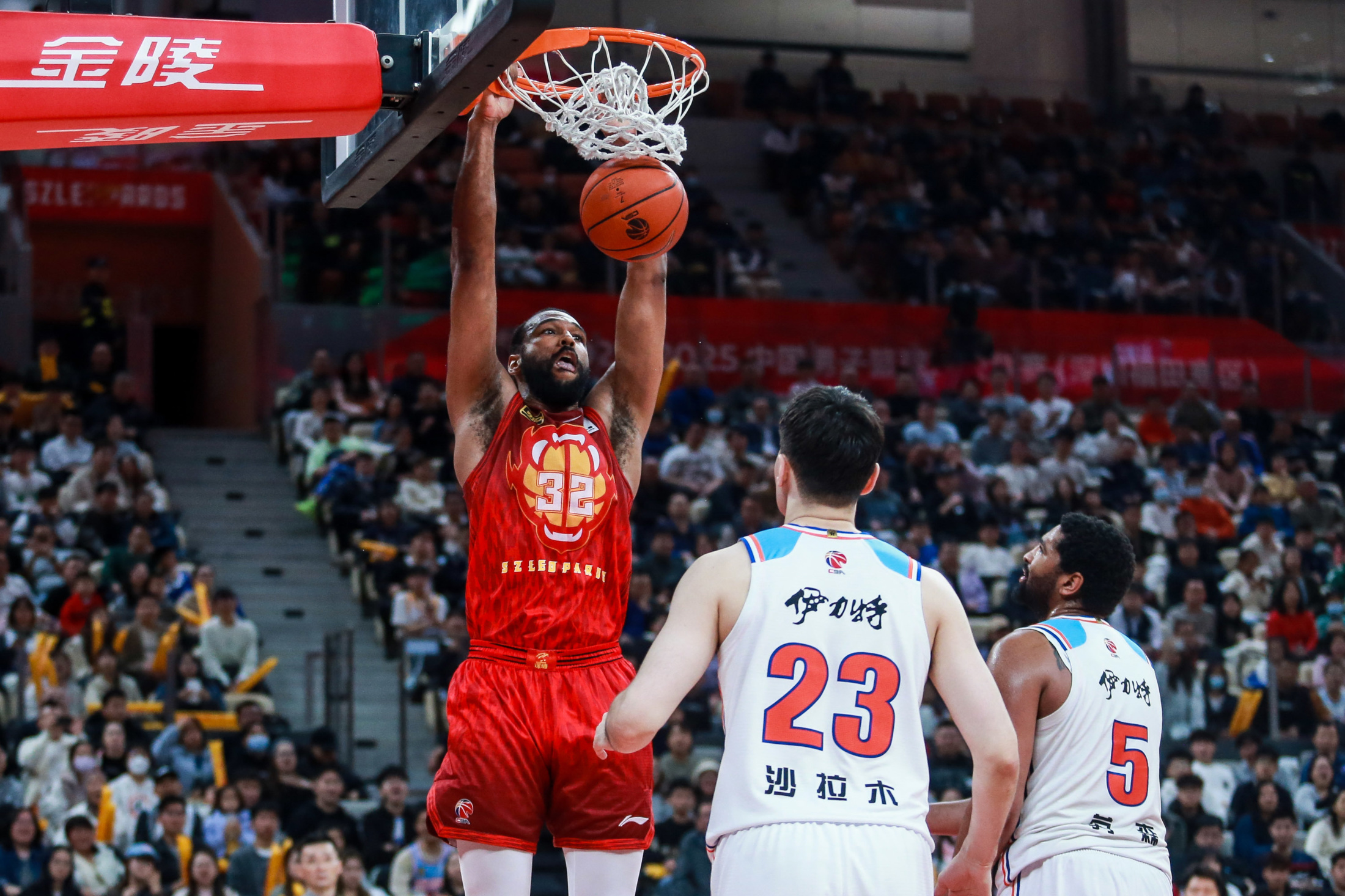 包含球队关键比赛训练全力备战，冲击榜首的词条