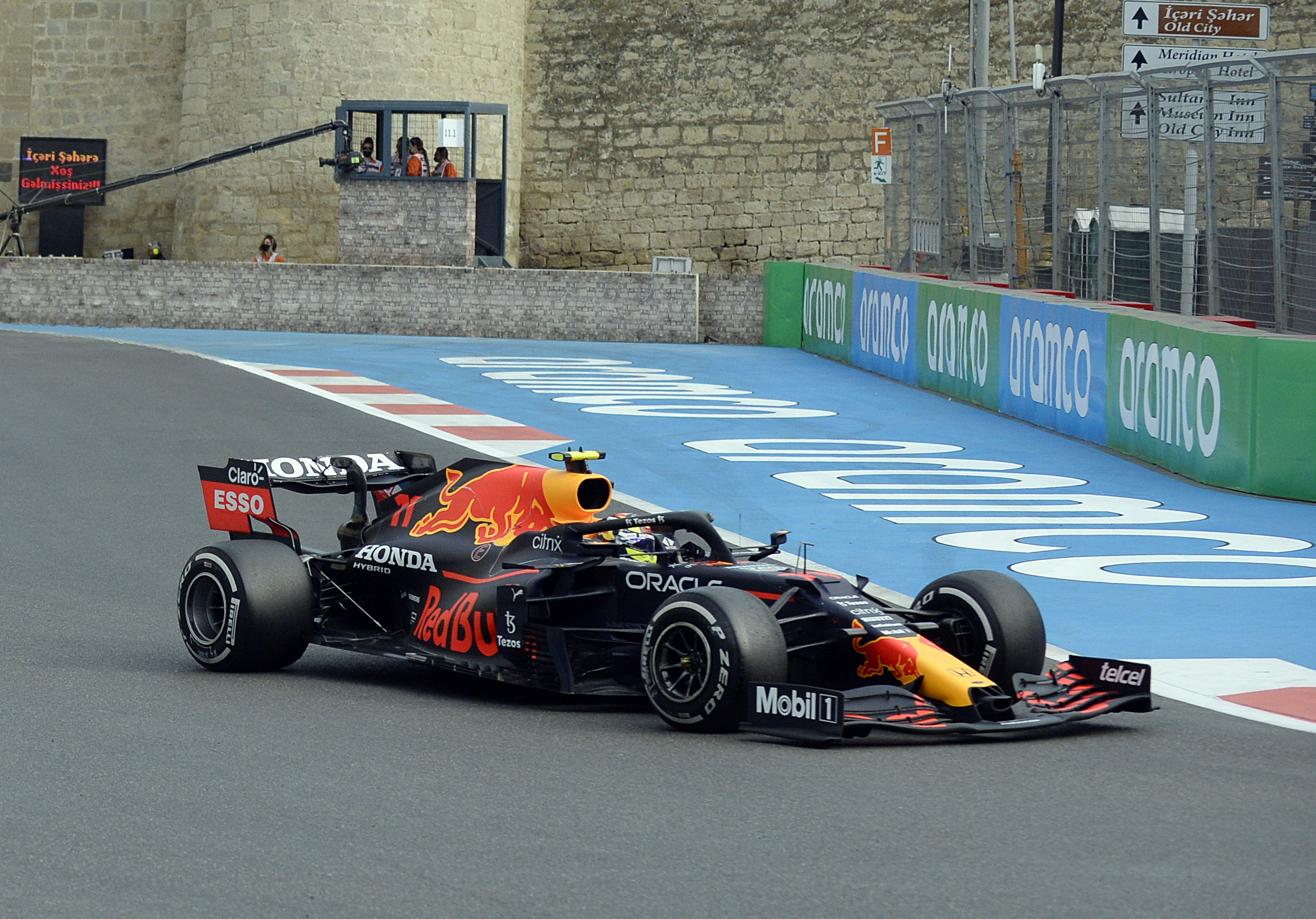 哈斯车队力克阿斯顿马丁，佩雷兹统治全场