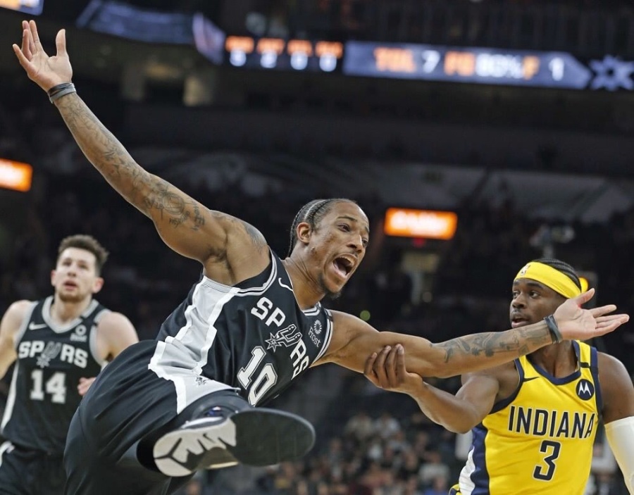 雷火电竞亚洲先驱-马刺客胜爵士，德罗赞高效得分砍下分