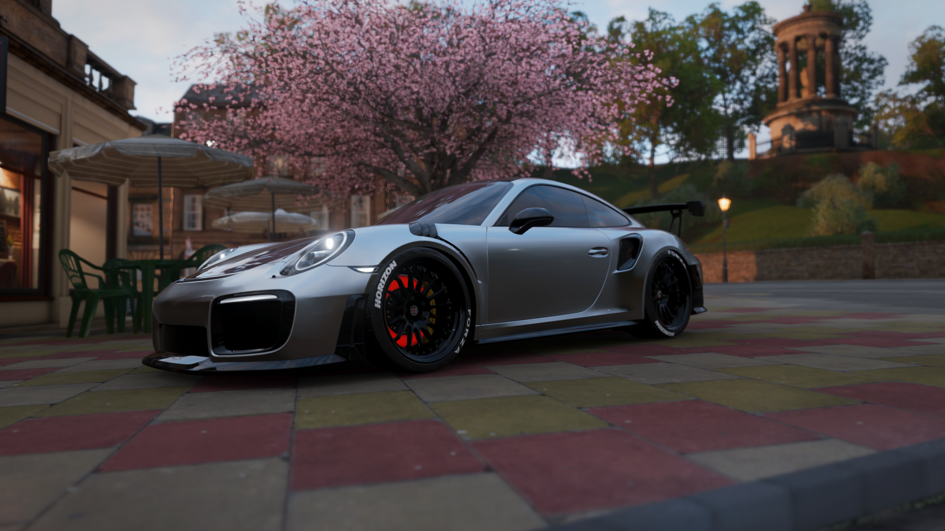 城市之脉，当F1胎痕与篮球鞋印在午夜上海同频共振