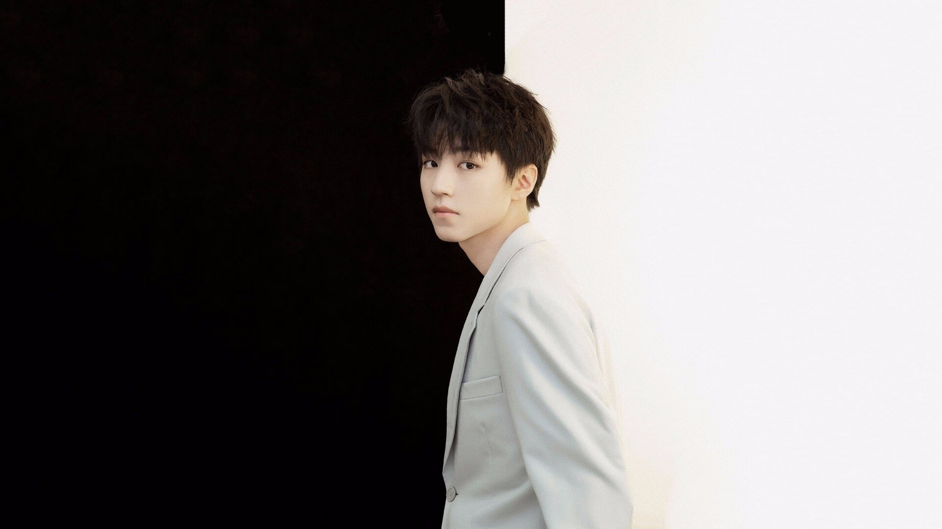 暗夜惊雷，角色球员贝恩意外爆发，湖人险胜独行侠续写生死战传奇