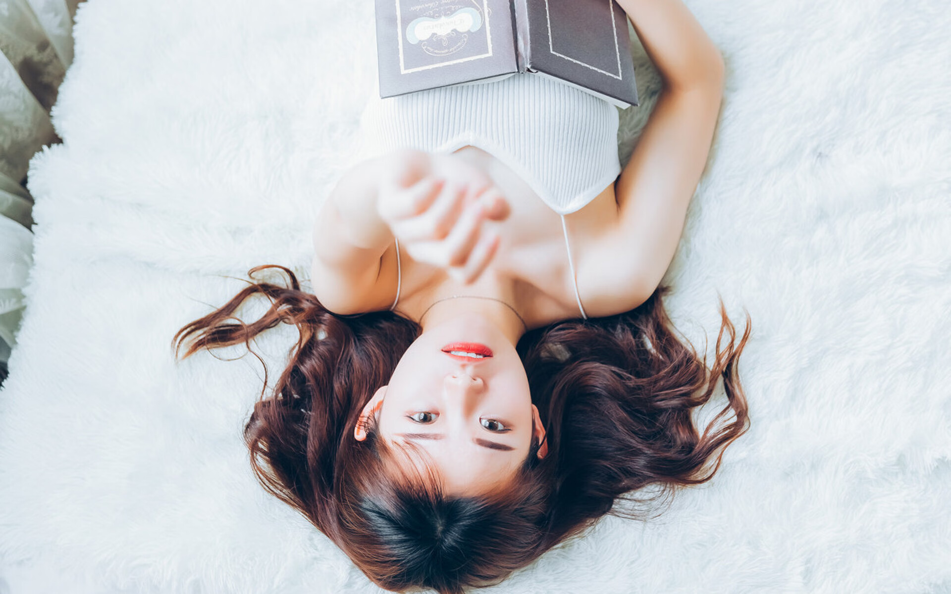 雷火电竞亚洲先驱-最强之矛撞上最稳之盾，恩比德轰下50分，公牛却稳稳拆解76人