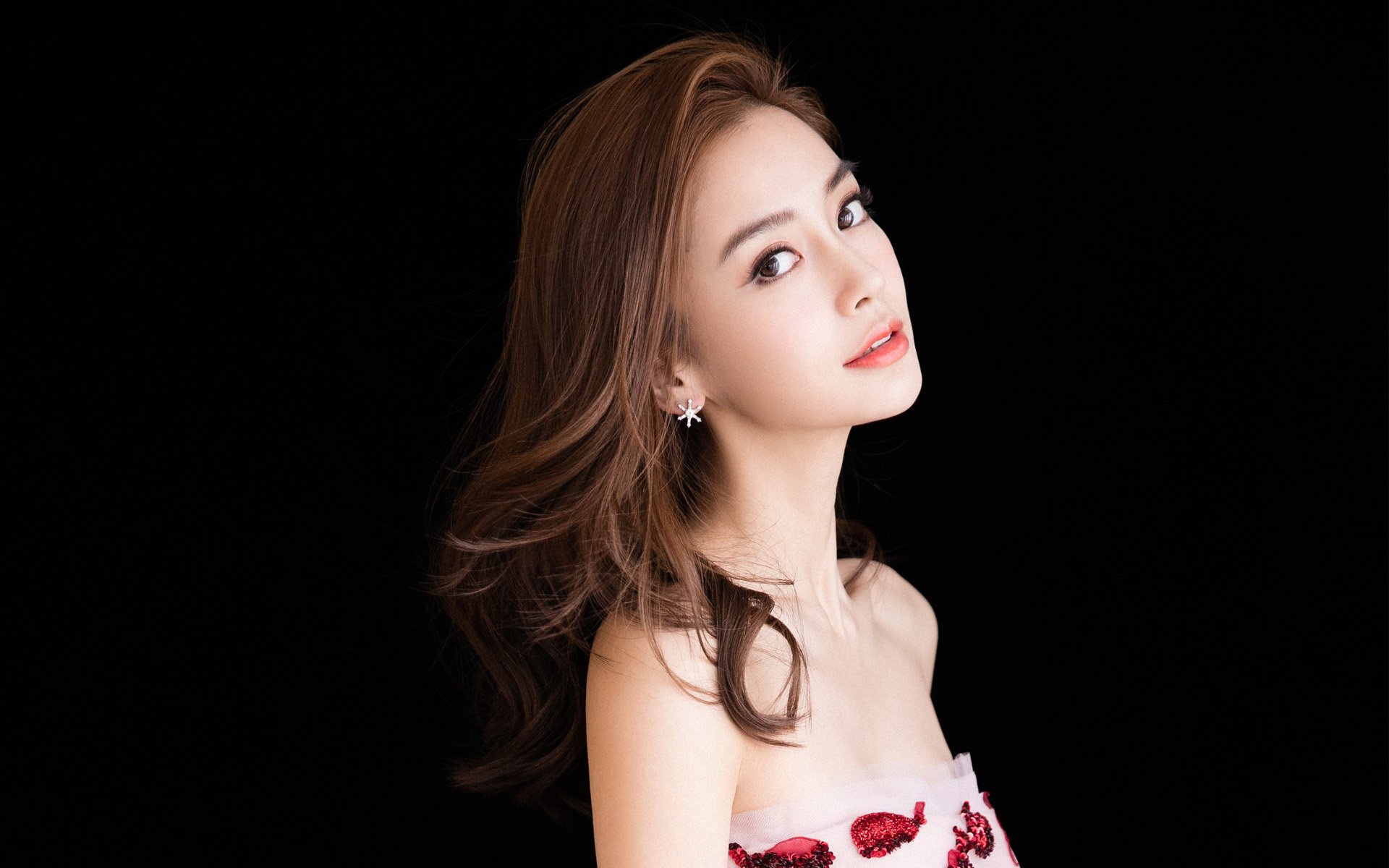 雷火电竞app-霜刃无声十年磨，保罗关键战不手软—奥运周期今夜定乾坤